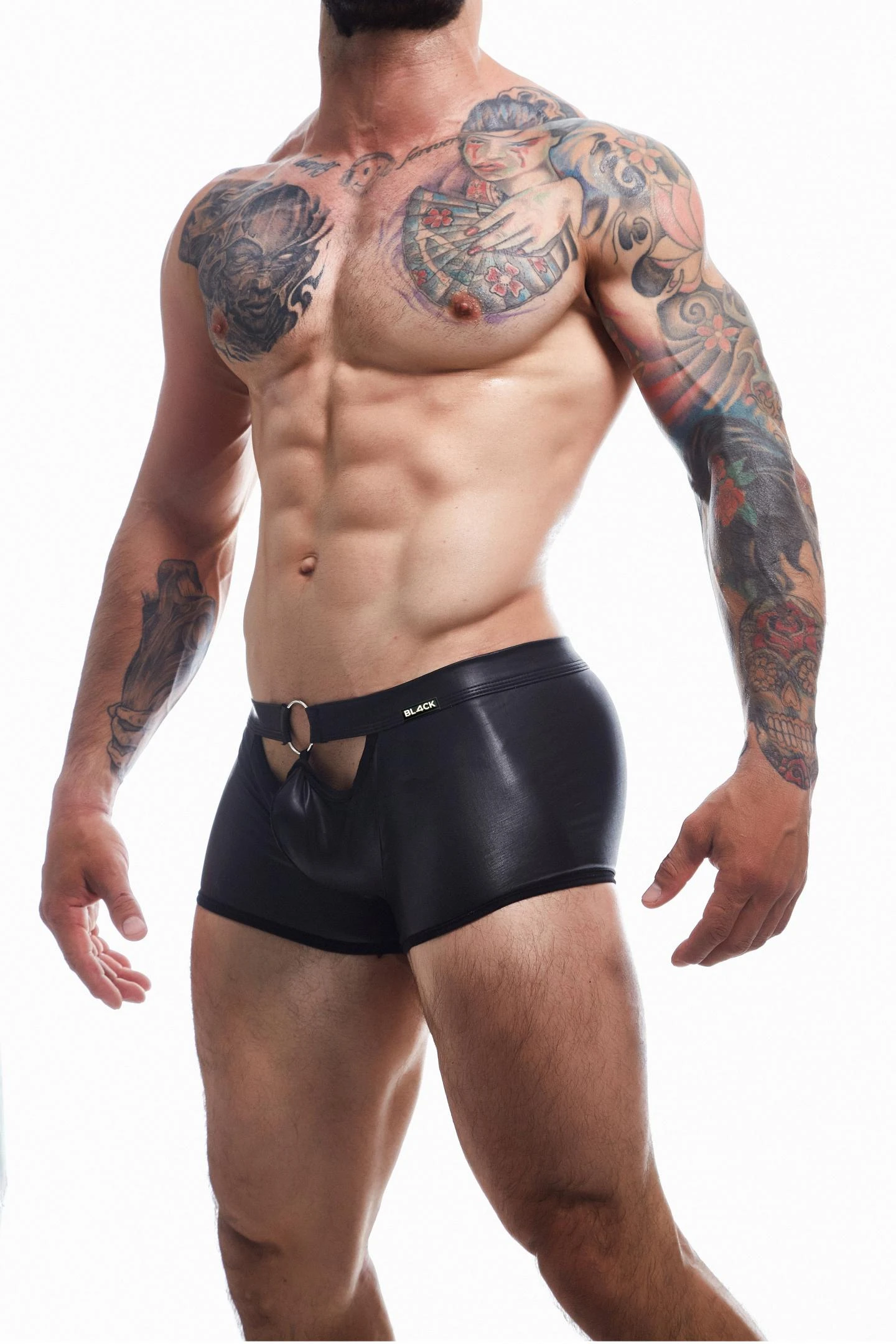 Schwarzer Wetlook Boxer BL4CK02, Wetlook Boxer BL4CK02: Glatt beschichtetes Material, Metallring-Detail, breiter Bund, Cut4Men Style!